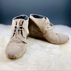 Toms Tan Suede Wedge Booties 9.5